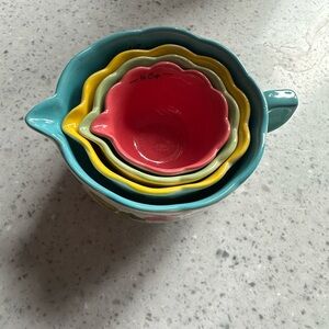 Pioneer women measuring
cups